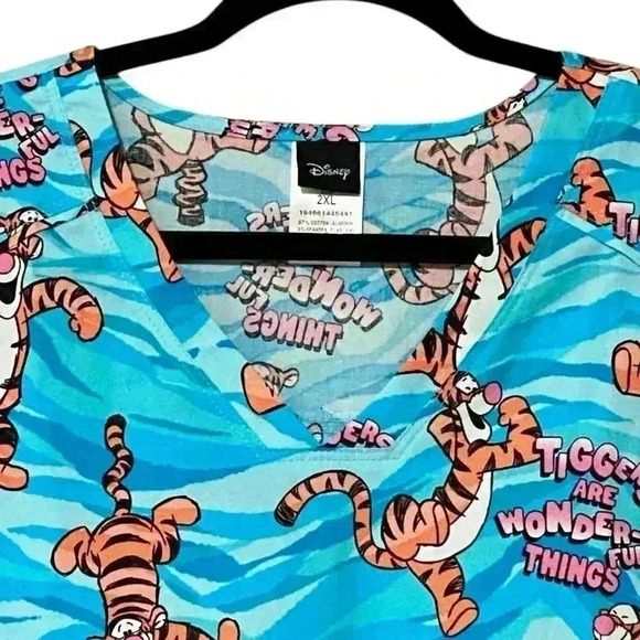 Cherokee x Disney Wonderful Tiggers Scrub Top Women 2XL Blue Winnie the Pooh NWT - Picture 5 of 9
